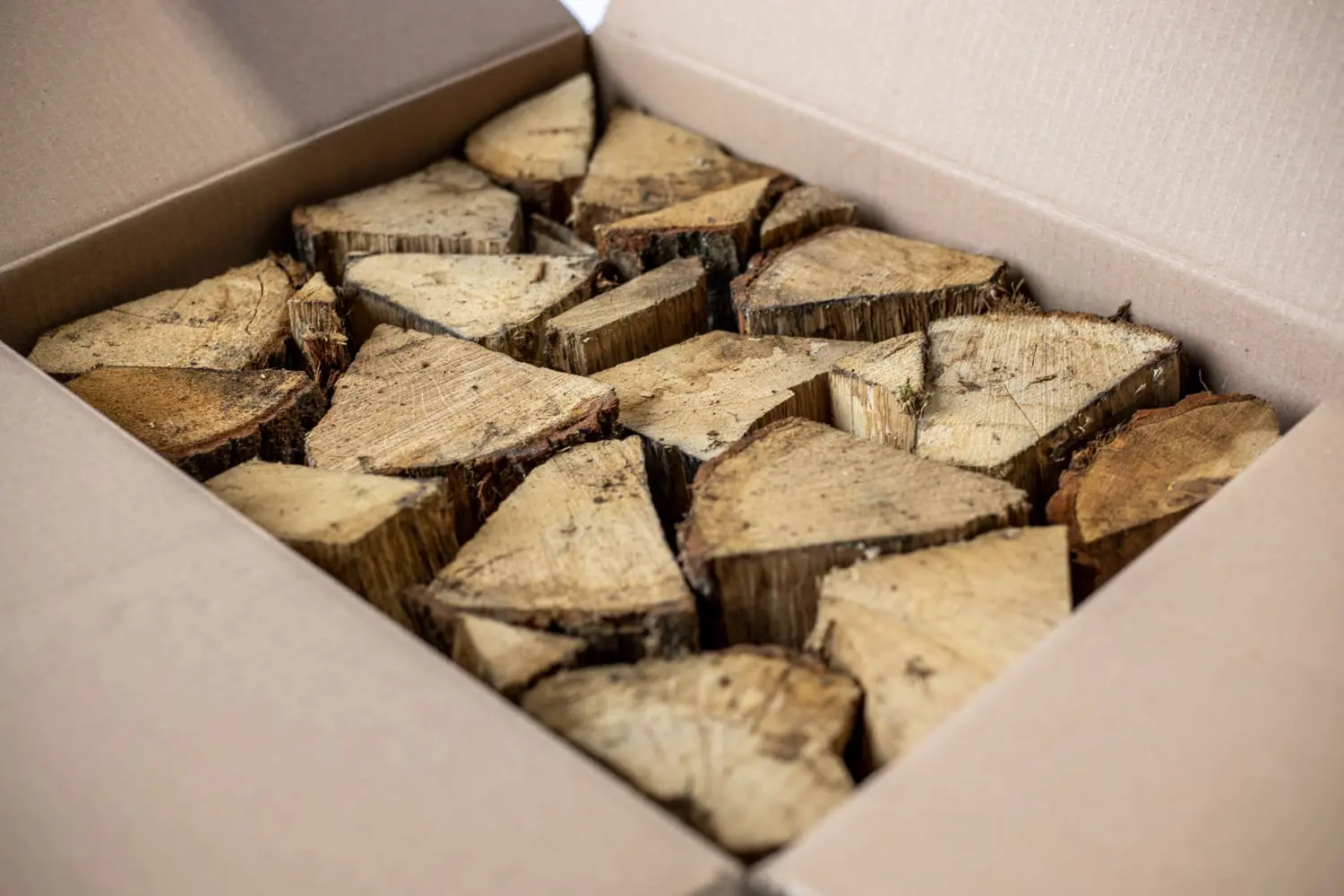 Kiln-dried Oak logs, 50 litre box